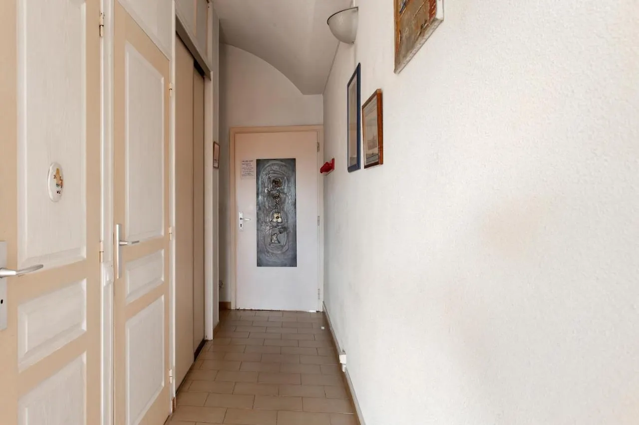 Apartment Appartement Vue Mer: Antibes Beach Retreat with Pool