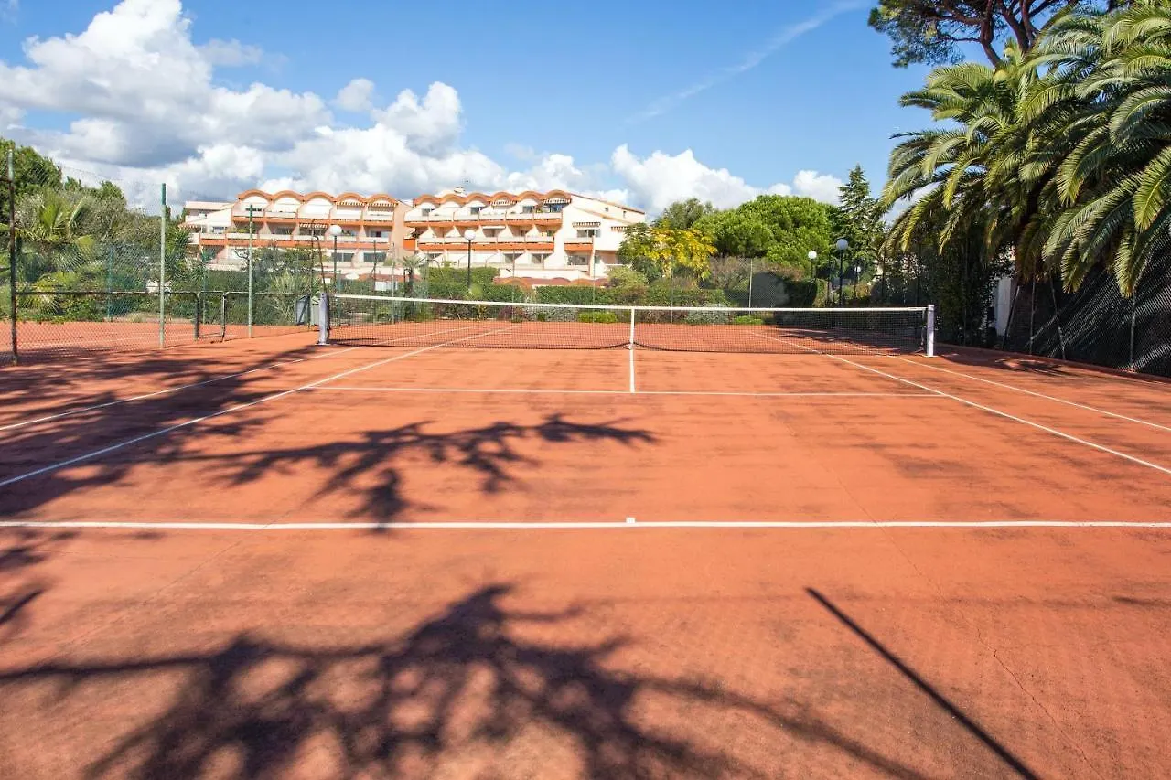 Appartement Vue Mer: Antibes Beach Retreat with Pool France