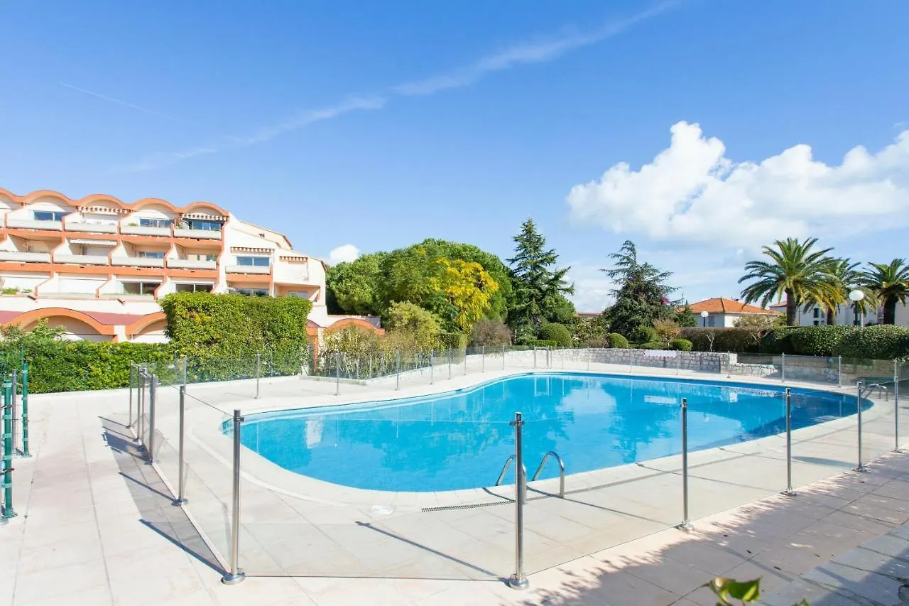 Appartement Charmant A Antibes 33 M² Piscine Partagee